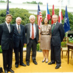 Jan Nowak-Jeziorański, Charles Gati, Mrs. Gati, Zbigniew Brzezinski, Ambassador Jerzy Koźmiński – the White House’s garden, 1998