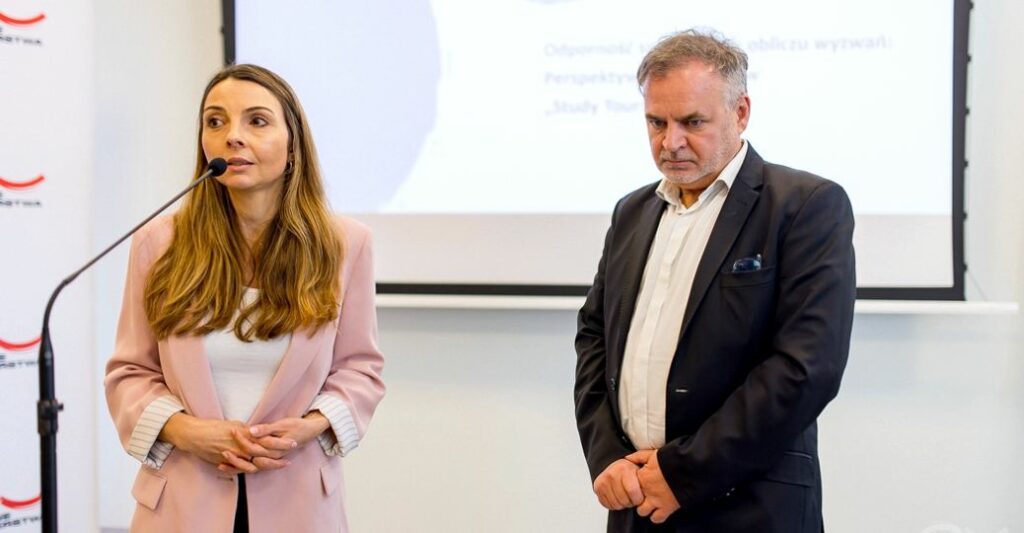 Local partnerships for social resilience