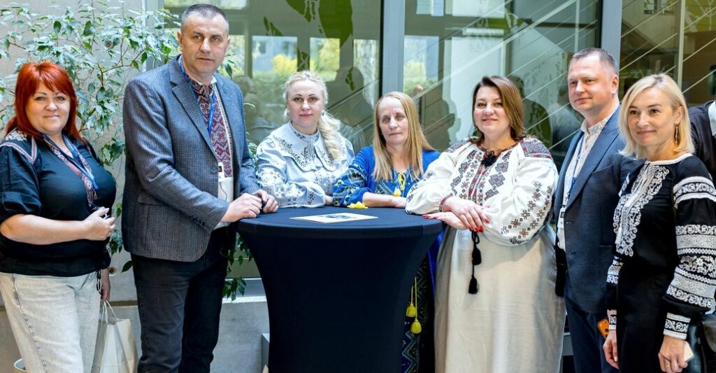 Local partnerships for social resilience